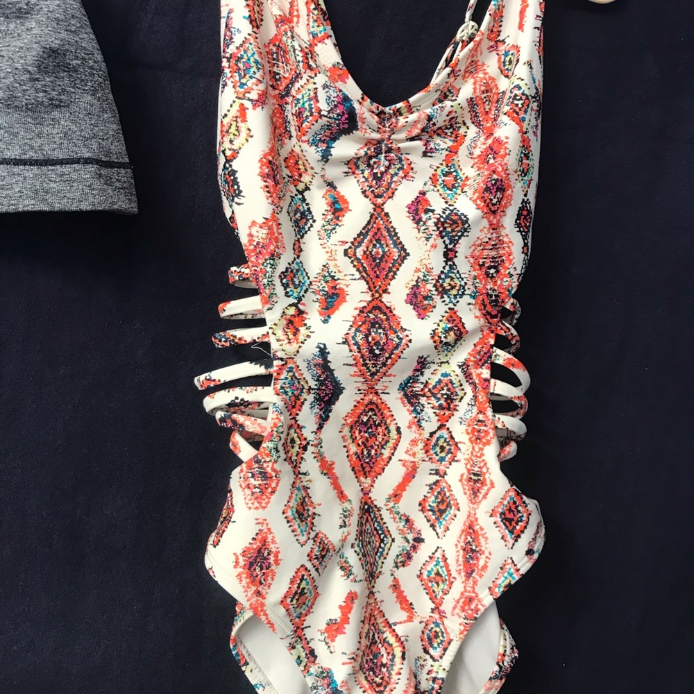 Bathing suit - Picture 3 of 3